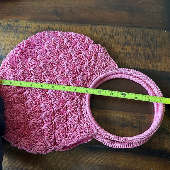 Cute pink straw bag with circular handles - Picture 6 of 6